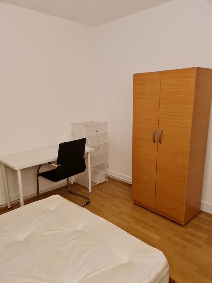 London Room in a Shared House, Padstow House, E14 To Rent Now for £