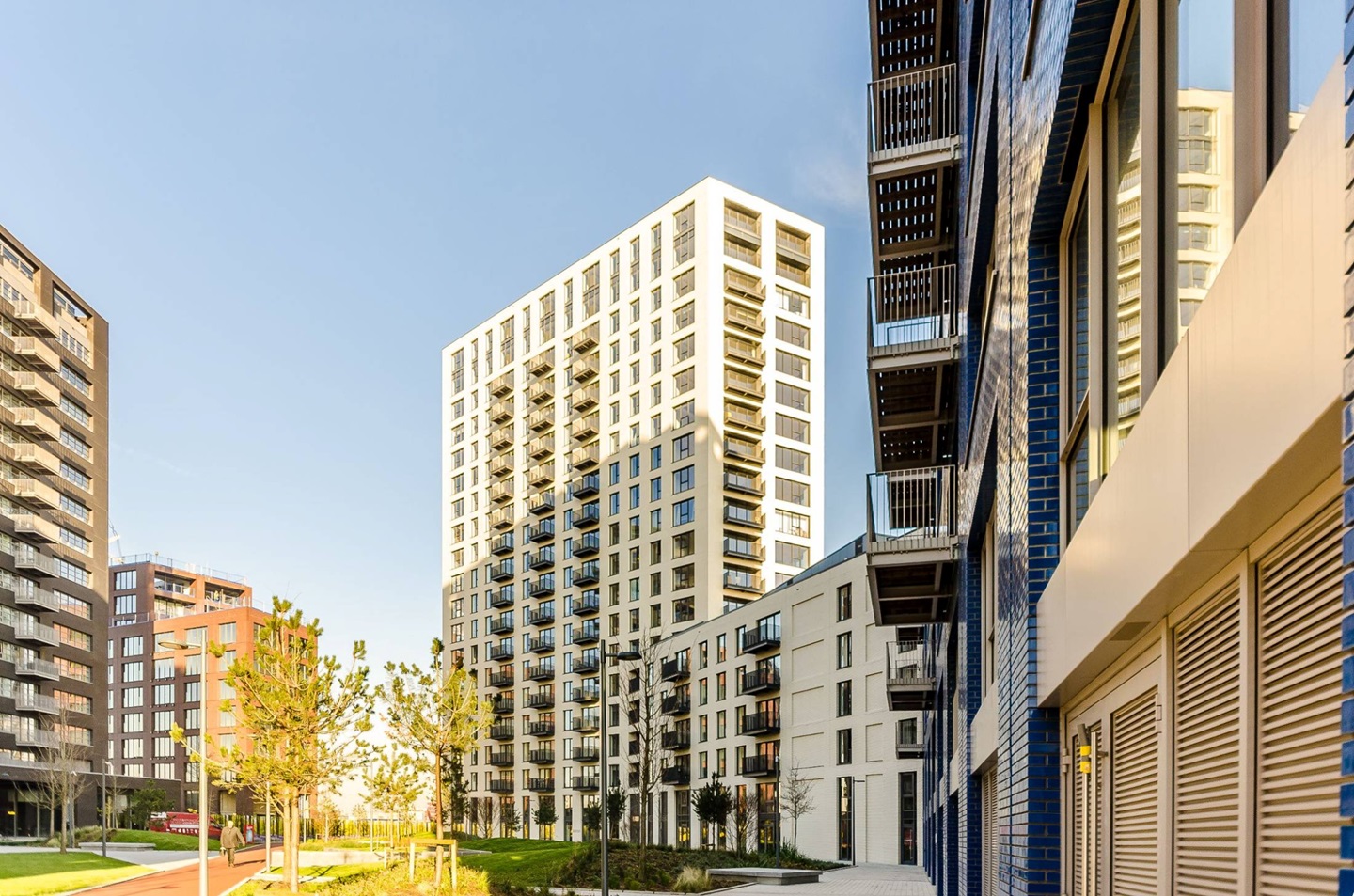 London 2 Bed Flat, Grantham House, E14 To Rent Now for £2,800.00 p/m