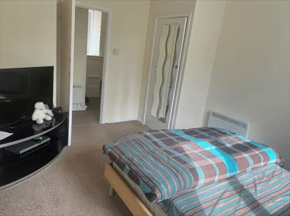 Room in a Shared House, Longbridge Road, IG11