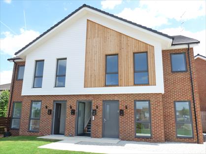 1 Bed Flat, Bramblefield Close, DA3