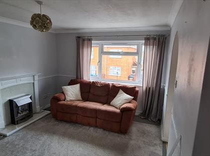 1 Bed Flat, Hythe Park Road, TW20