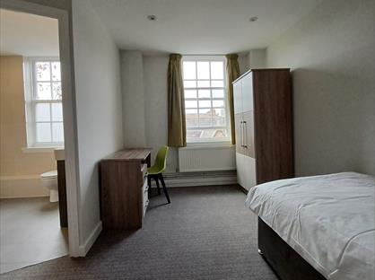 Bedsit, Foley Street, W1W