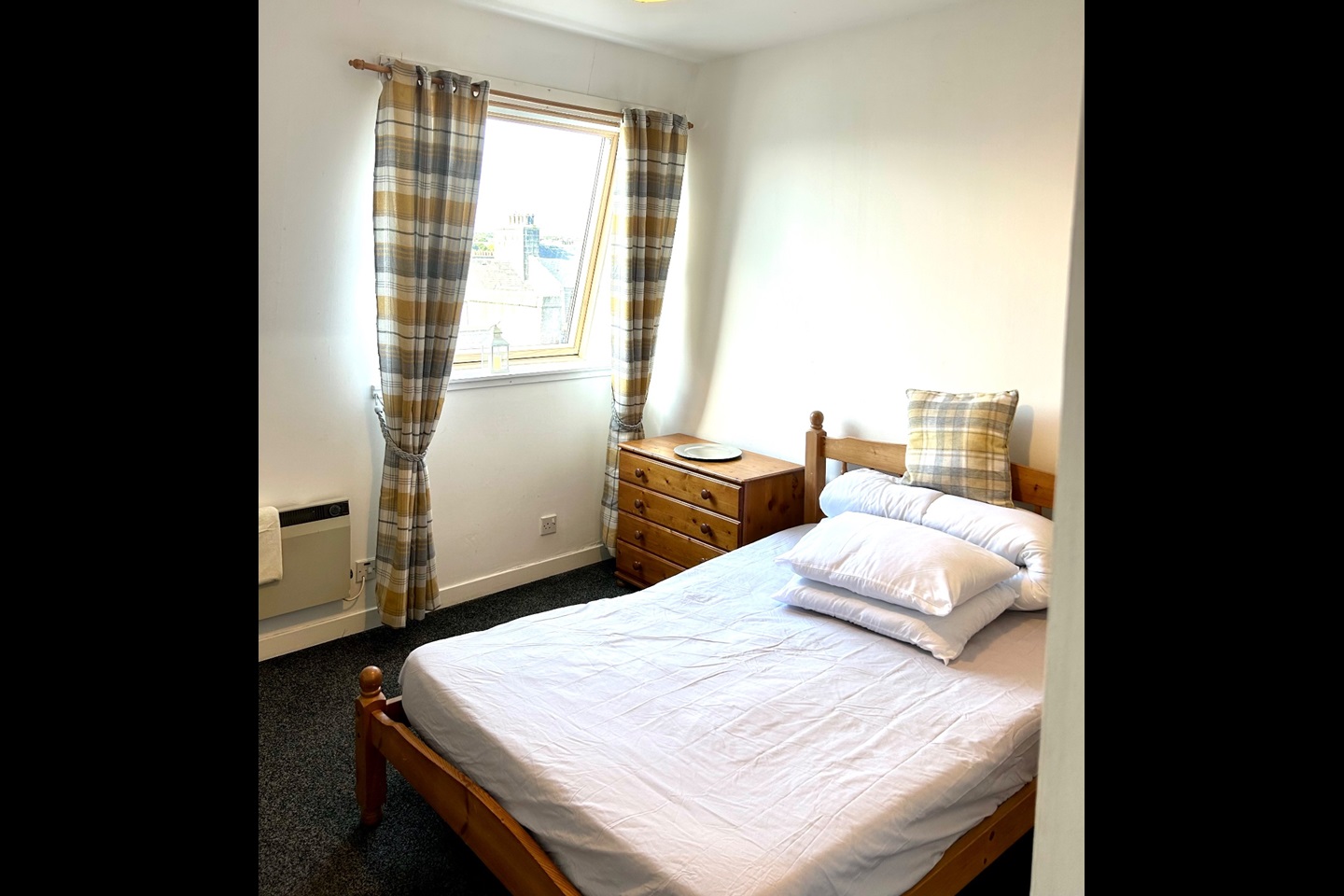 Aberdeen 3 Bed Flat, Jopps Lane, AB25 To Rent Now for £855.00 p/m