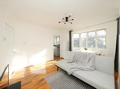 2 Bed Flat, Staines Road, TW14