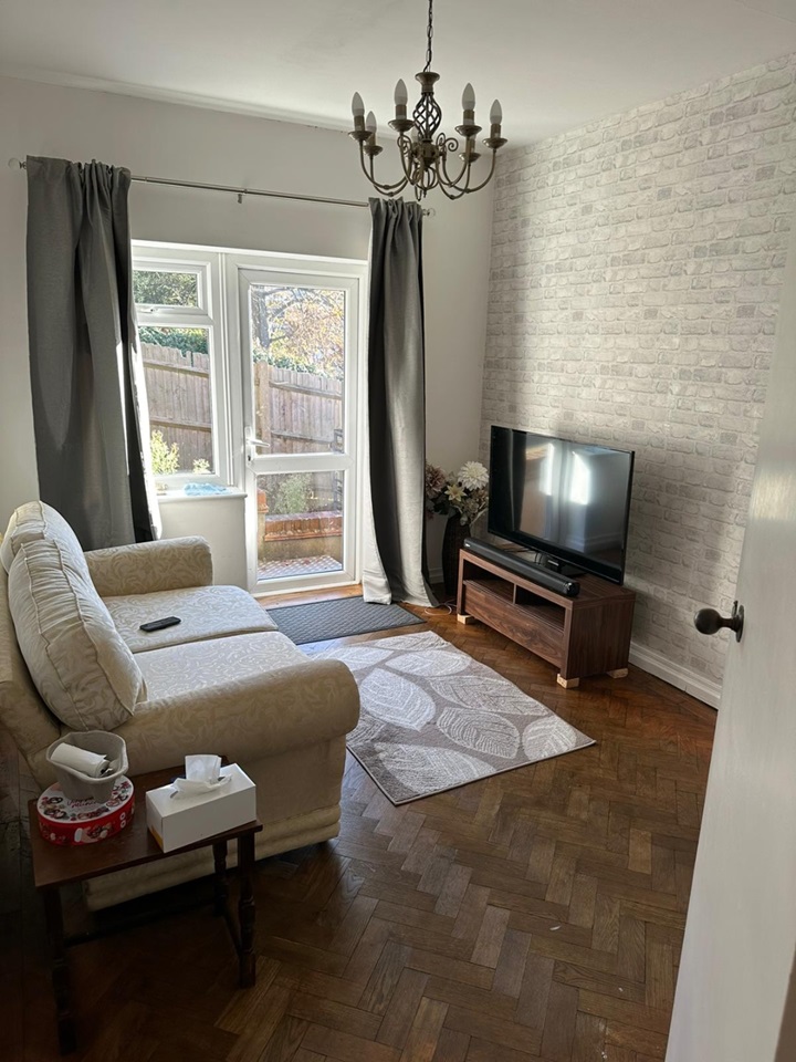 Sanderstead 2 Bed Flat, Sanderstead Road, CR2 To Rent Now for £