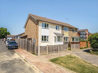 3 Bed Semi-Detached House, Crundale Close, TN23