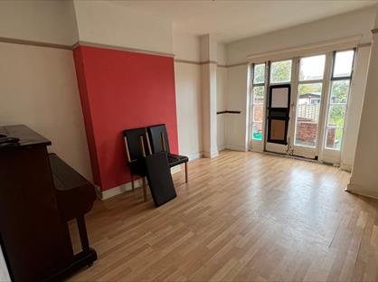 4 Bed Terraced House, Penderry Rise, SE6