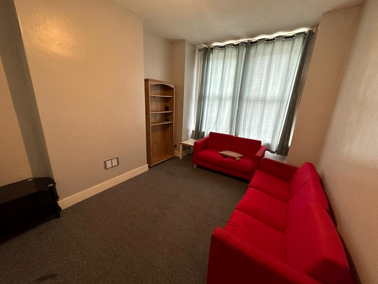 London 1 Bed Flat, High Road, NW10 To Rent Now for £1,600.00 p/m