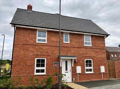 3 Bed Semi-Detached House, Osberg Road, MK18