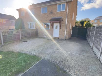 3 Bed Semi-Detached House, Newlands, TN23