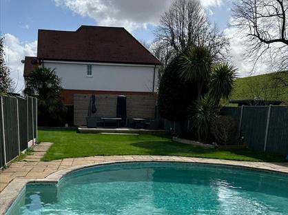 4 Bed Detached House, Hurst Road, KT8