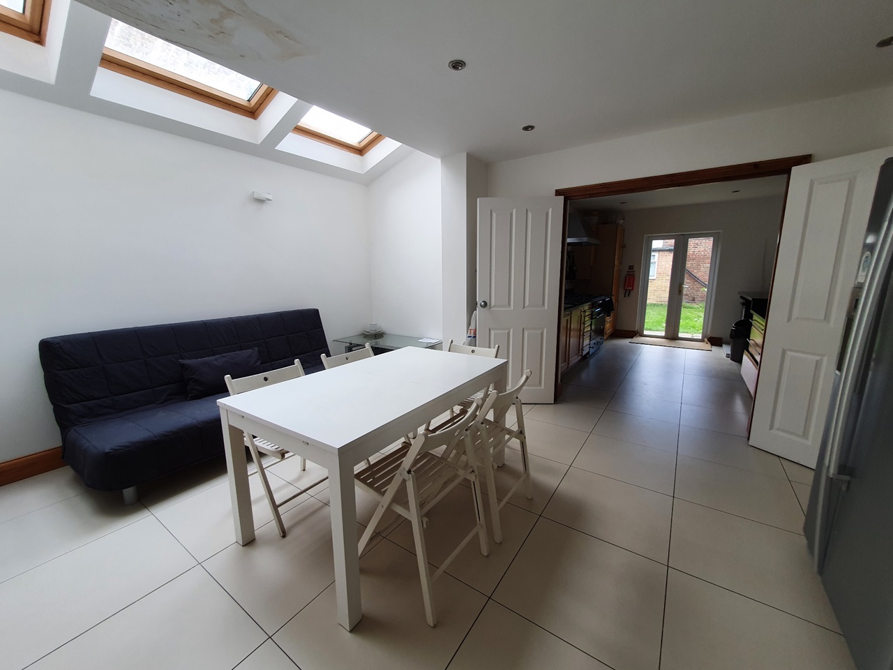London Room in a Shared House, Victoria Road, N22 To Rent Now for £