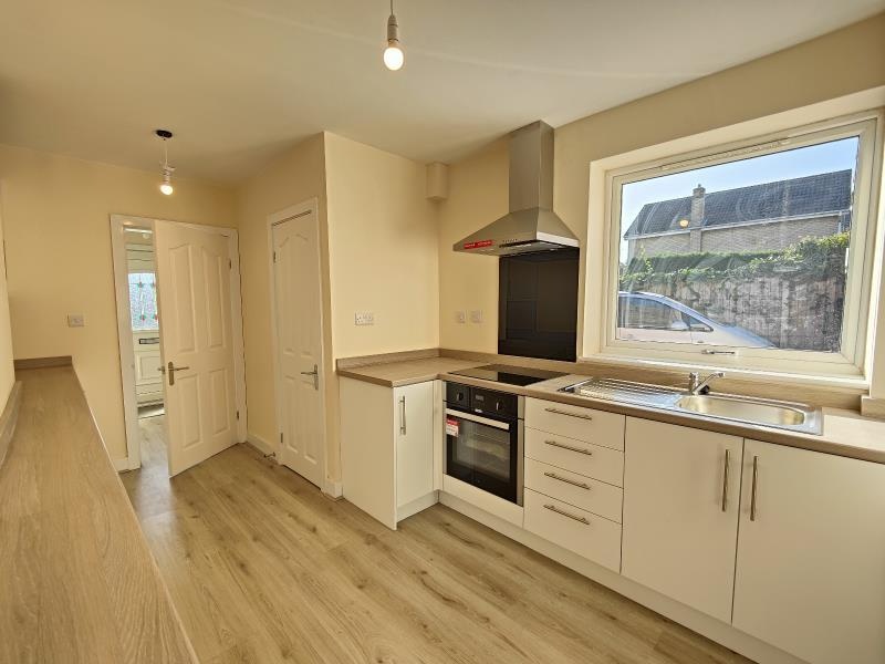 Dunscroft, Doncaster 3 Bed SemiDetached House, Broadway, DN7 To