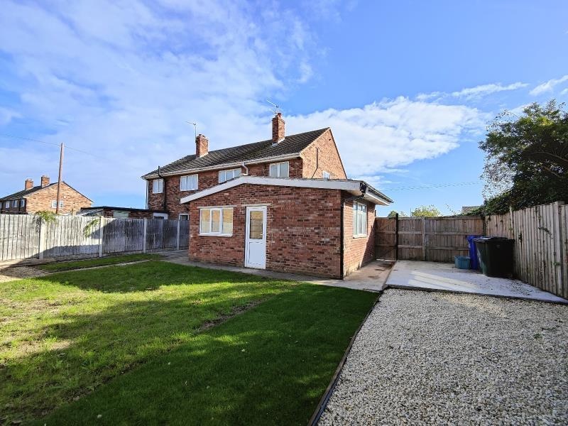 Dunscroft, Doncaster 3 Bed SemiDetached House, Broadway, DN7 To