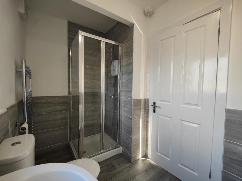 Dunscroft, Doncaster 3 Bed SemiDetached House, Broadway, DN7 To Rent Now for £795.00 p/m