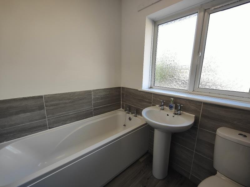 Dunscroft, Doncaster 3 Bed SemiDetached House, Broadway, DN7 To Rent Now for £795.00 p/m