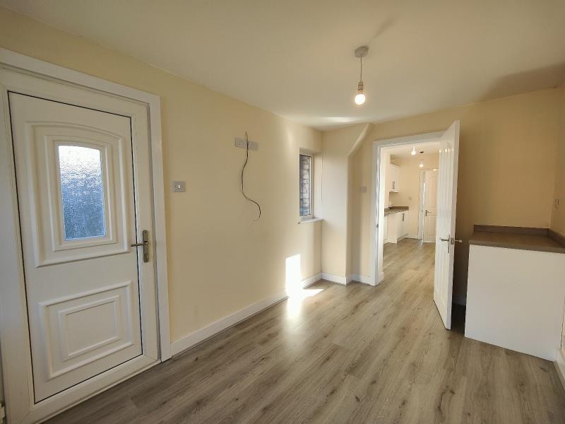 Dunscroft, Doncaster 3 Bed SemiDetached House, Broadway, DN7 To