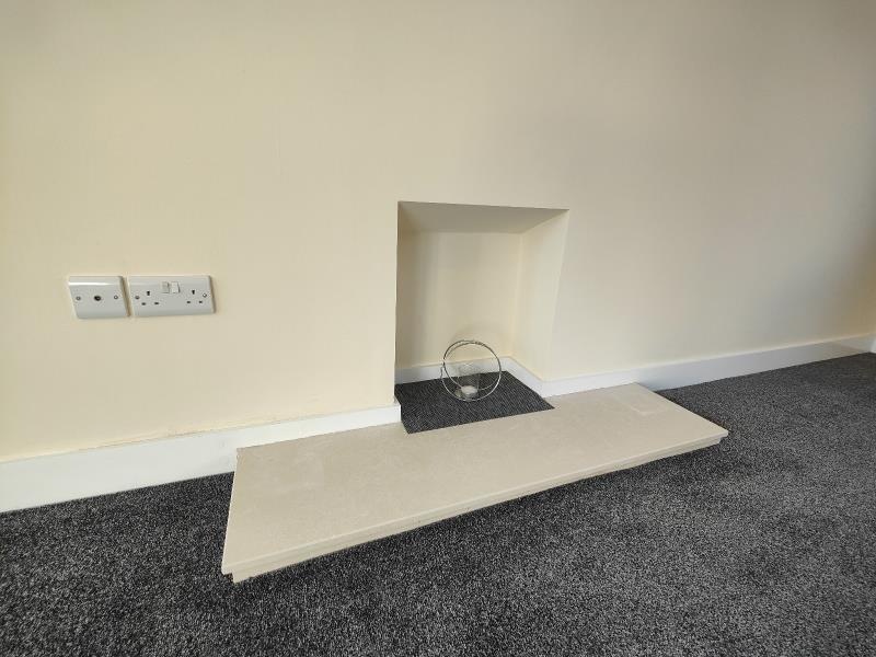 Dunscroft, Doncaster 3 Bed SemiDetached House, Broadway, DN7 To Rent Now for £795.00 p/m