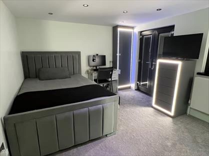 Room in a Shared House, Beehive Lane, IG1