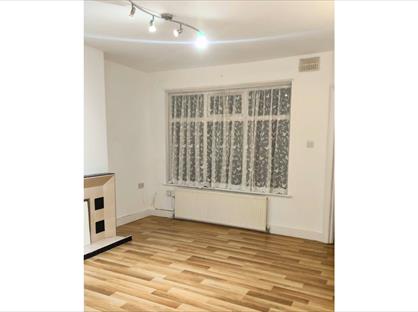 3 Bed Semi-Detached House, Marden Crescent, CR0