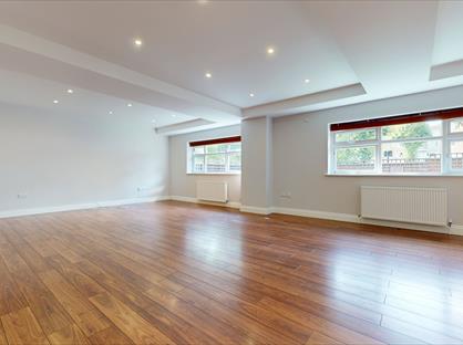 4 Bed Semi-Detached House, London, NW6