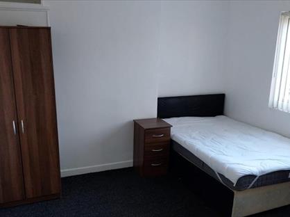 Room in a Shared House, Selkirk Road, L13
