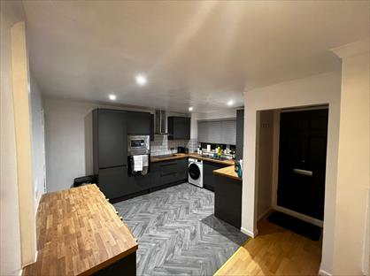 Room in a Shared Flat, Hanford Close, SW18