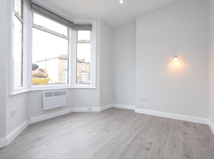 Studio Flat, Honley Road, SE6
