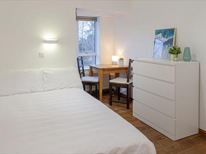 Studio Flat, Mapesbury Road, NW2