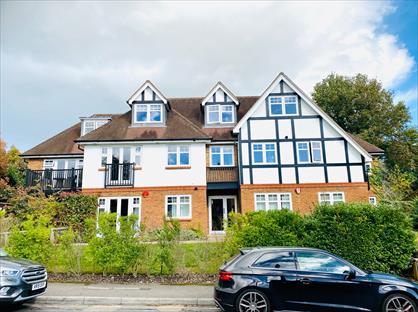 2 Bed Flat, Tetten Hall, GU22
