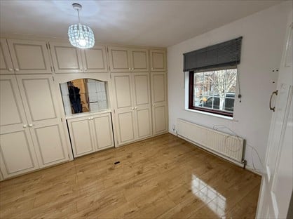 3 Bed Semi-Detached House, Saxon Drive, W3