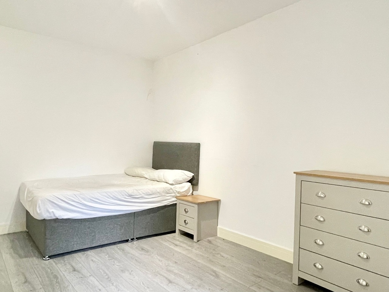 London Studio Flat, Ladbroke Grove, W10 To Rent Now for £1,350.00 p/m