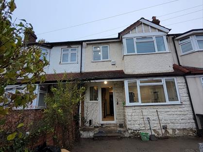 Studio Flat, Glenister Park Road, SW16