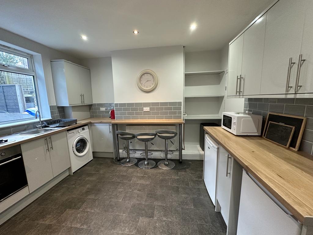 3 Bed Terraced House, Loxley View Road, S10, N1 7GU