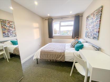 Room in a Shared House, Maple Road, RH1