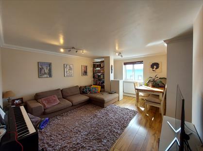 2 Bed Flat, Pier Road, DA8