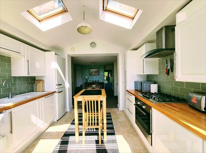 2 Bed Terraced House, Windgrove Cottages, TN33