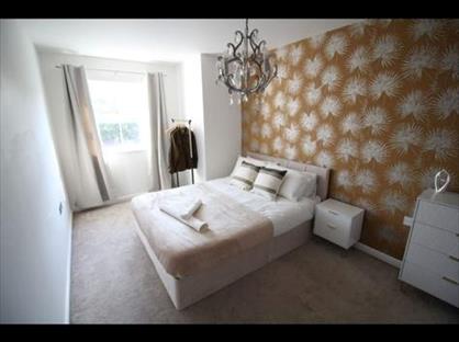 2 Bed Flat, International Way, TW16