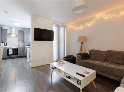 4 Bed Terraced House, Needham Road, L7