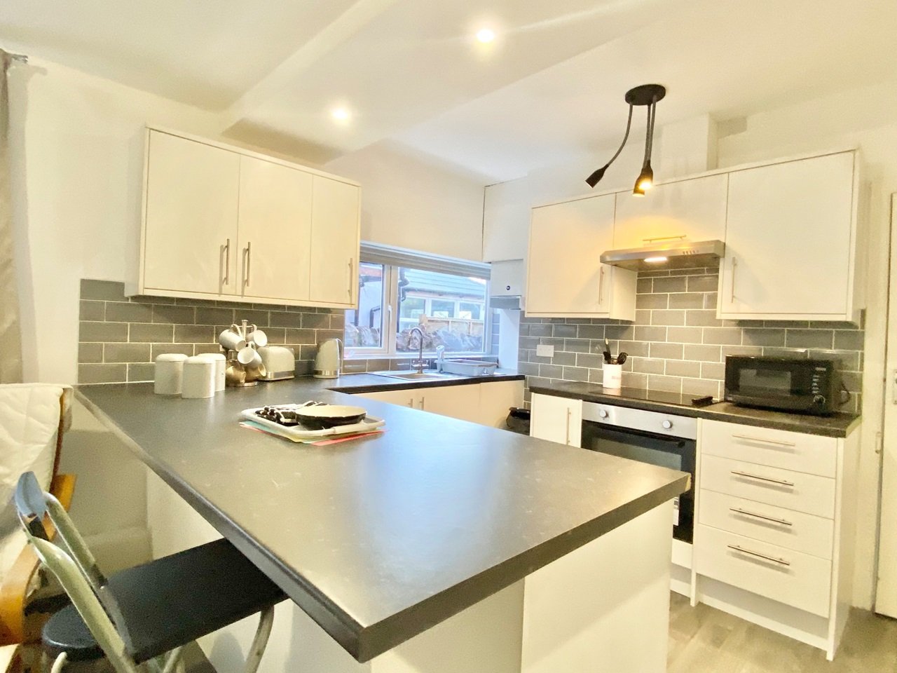 Dinas Powys 1 Bed Flat, Cardiff Road, CF64 To Rent Now for £800.00 p/m