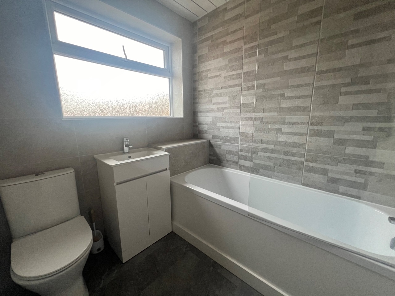 Syston, Leicester 2 Bed SemiDetached House, Pine Drive, LE7 To