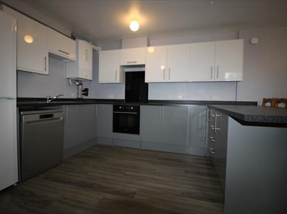 5 Bed End Terrace, Cossack Green, SO14