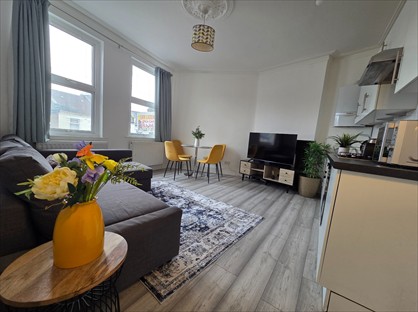 3 Bed Flat, Haydons Road, SW19