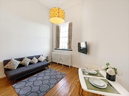 1 Bed Flat, Mcdonald Road, EH7