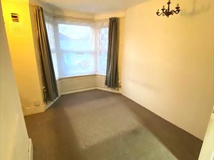 3 Bed Semi-Detached House, Elgin Road, IG3