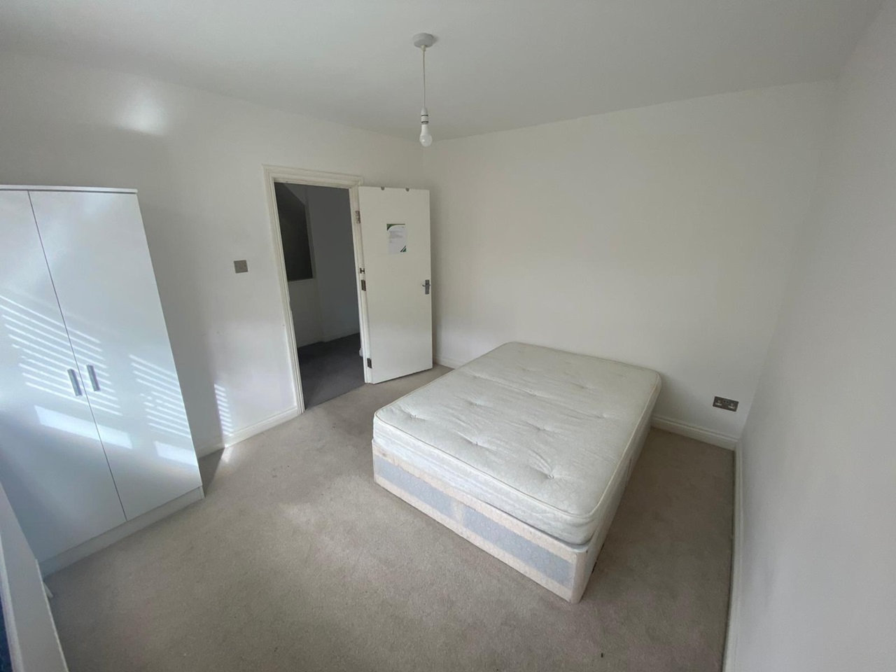 Chigwell Room in a Shared House, Verderers Road, IG7 To Rent Now