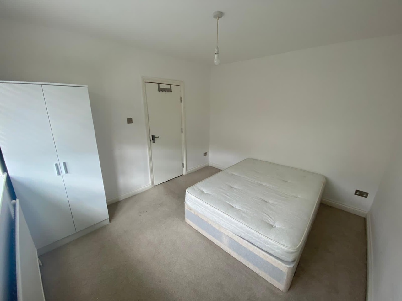 Chigwell Room in a Shared House, Verderers Road, IG7 To Rent Now