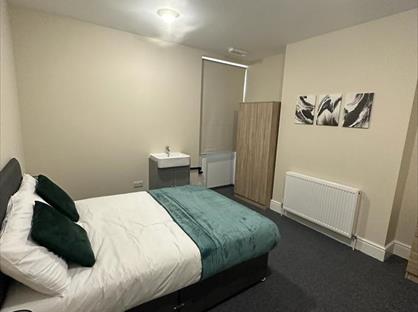 Room in a Shared House, Market Street, S80