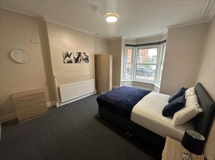 Room in a Shared House, Market Street, S80