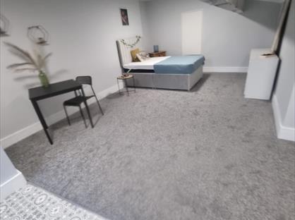 Room in a Shared House, Burnsall Road, WF15